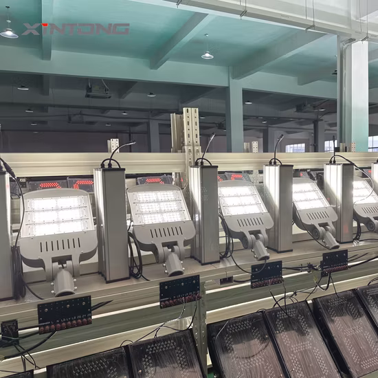 Jardin IP66 Xintong boîte en carton 14lm/W rue lumière LED solaire à bas prix